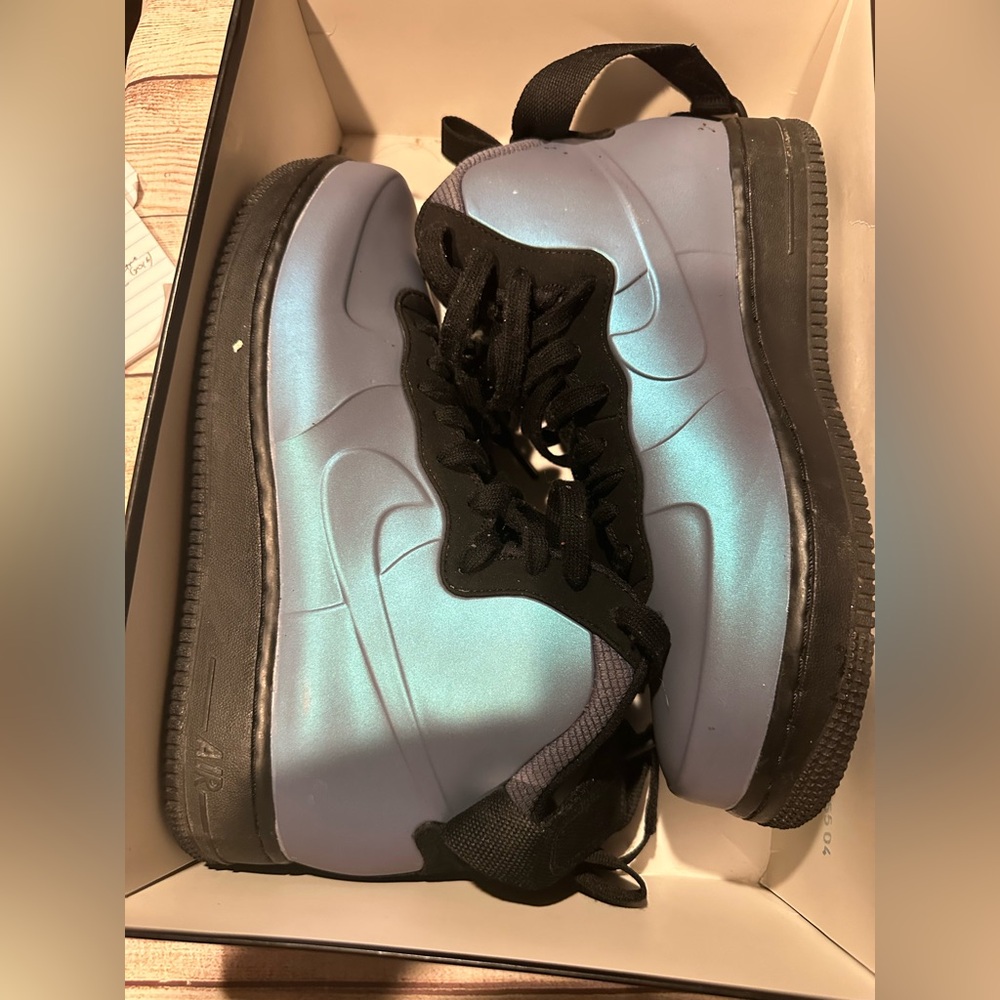 Nike Air Force 1 Foamposite 'Light Carbon' 2018
Size 8
OG Box with flaws/tears